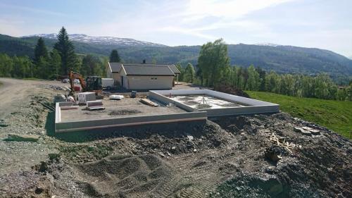 Vi har her satt opp ringmur fra sundolitt hos steffen møkkelgård